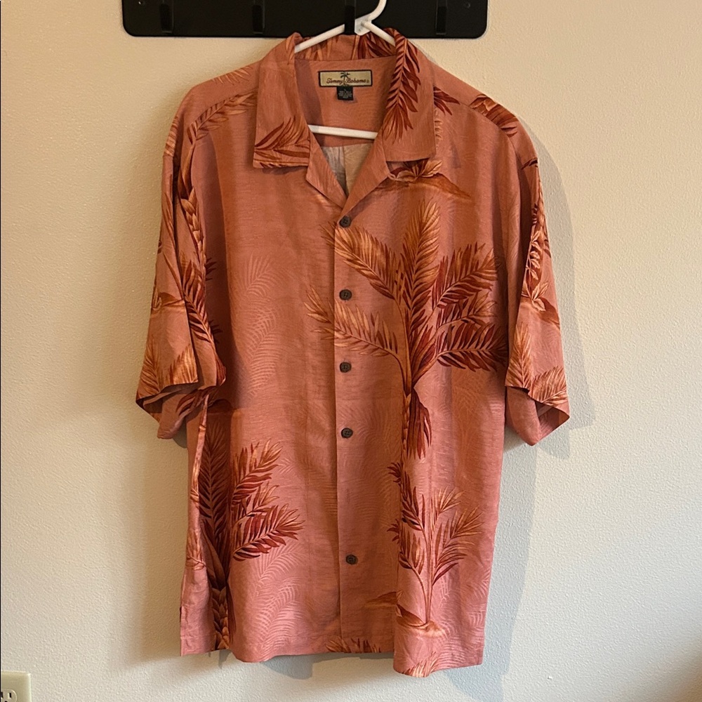 Tommy Bahama Men's Large Coral 100% Silk Palm Print Hawaiian Shirt